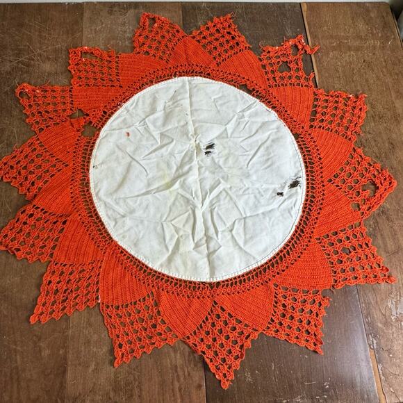 Pair of Vintage Cotton Hand Chrochet Embroidered Center piece Doilies FOR REPAIR - Picture 3 of 13